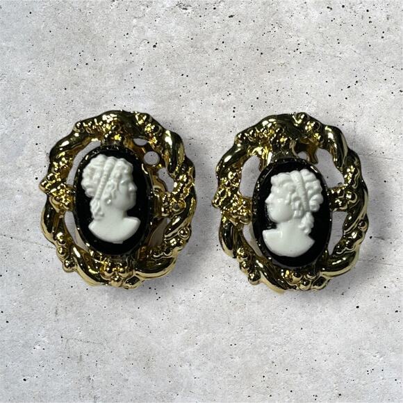 Vintage Black Gold White Cameo Victorian Clip-On Earrings - Picture 1 of 7